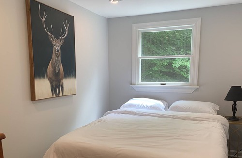 Meredith Cabin | Newly Renovated Lake Waukewan Cabin- 3 min from beach!