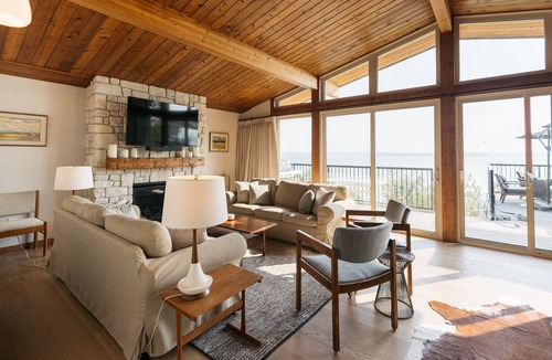 Markerville Cabin | Newly Renovated Luxury Lake Front Cottage with Private Dock