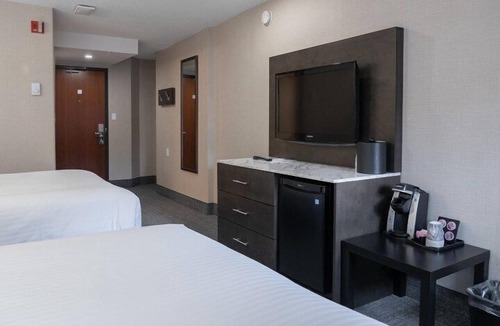 Banff Hotel | Newly Renovated Room in Banff! Air-Conditioning