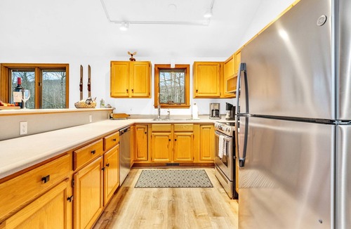 Sunday River Area Ski Chalet | Newly Updated Chalet- 5 min to Sunday River-Hottub