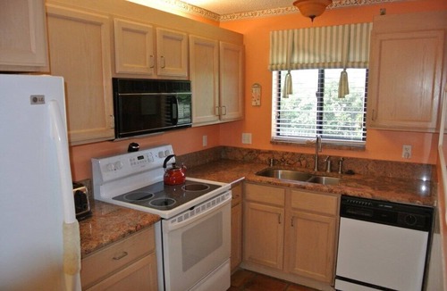 Bella Vista House | Newly updated Jupiter Retreat Walk to beach, shops 3 BR 2.5 Ba