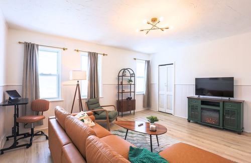 Cleveland Apartment | Newly Updated, Stylish Unit Close to the Lake&Hospitals