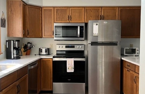 North Creek House | Newly updated with flooring, carpet and furnishings