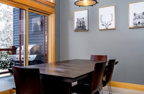 Rossland Condo | Nicely appointed 3 Bedroom, 2 Bath Condo. Sleeps 8, 5 Minute walk from RED.