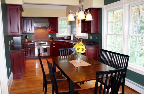 North Conway House | Nirvana Manor: Spacious Elegant Historic Cottage- View, Skiing, Story Land, More