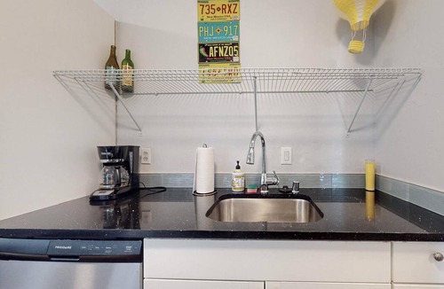 University Heights Apartment | No.7: King bed, 1bd/1ba, UNM