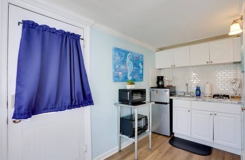 Lake Worth Apartment | No Pet Fee! Snowbird Haven in Lake Worth Beach!