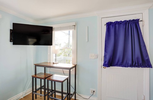 Lake Worth Apartment | No Pet Fee! Snowbird Haven in Lake Worth Beach!