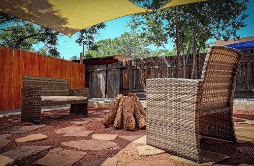 University Heights Apartment | Nob Hill/UNM Luxury Remodeled House w/King Beds