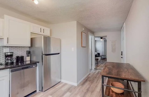 Silver Hill Apartment | Nob Hill/UNM Luxury 2 Bedroom House w/King Beds