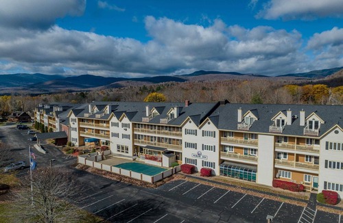 Lincoln Condo | Nordic Oasis Condo Resort MainStreetLincoln Pool Hot tub Full kitchen