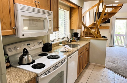Bartlett Hotel | Nordic Village | Arlberg Two-Level Condo w/Jetted Tub