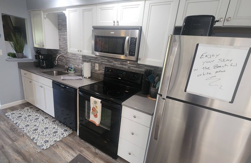 Bartlett Condo | Nordic Village| Sleeps 8| Mtn Views| Mins to Hiking & Tax-free Shopping