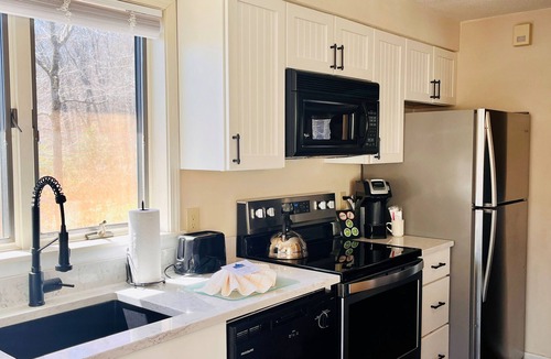 Bartlett Hotel | Nordic Village | The Valley Loft – Renovated 2BR w/Fireplace