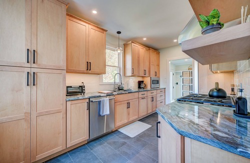 North Conway House | North Conway Village Walk-to-Everything Retreat with Mountain Views and Hot Tub!
