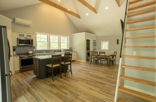 Center Conway House | North Conway Winter & Summer Retreat with Hot Tub & Fire Pit