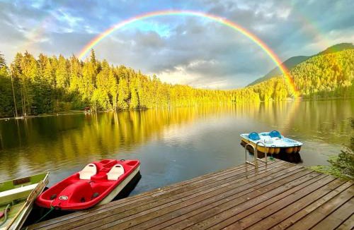 Egmont House | North Lake Waterfront Home by EMR Vacation Rentals