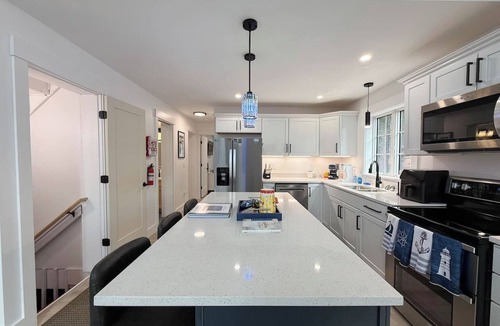 Conway House | Northview Chalet | Brand New, Hot Tub, Spacious