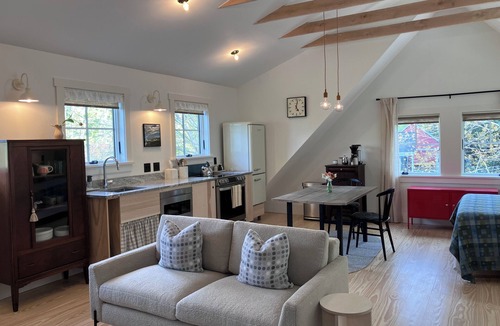 Norwich Cottage | Norwich Village cottage built 2026 2 miles to Dartmouth+King Arthur Baking Co.