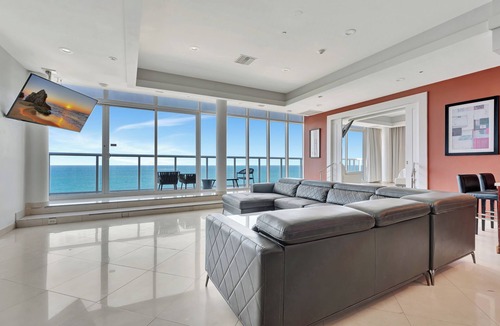 Bermuda Riviera Apartment | Ocean Front Penthouse