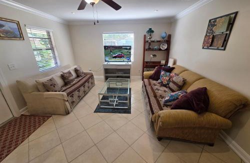 Lantana House | OCEAN VACATION BREEZE