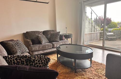 Crescent Beach Villa | Ocean view 2 bedrooms