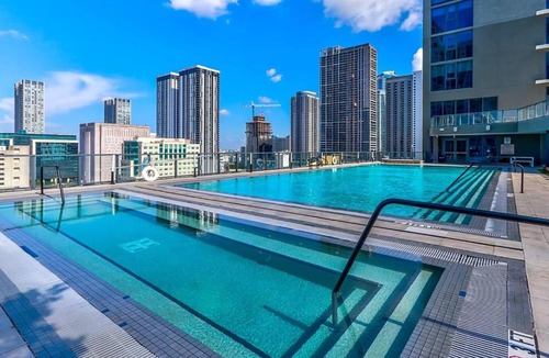 Downtown Miami Apartment | Ocean View Downtown Miami - Rooftop Pool & Resort Amenities