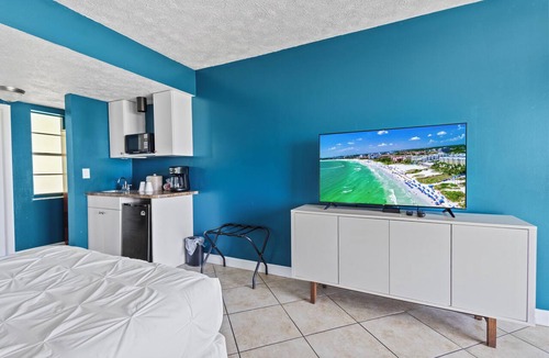 Fort Pierce Hotel | Ocean View Hotel Room with Balcony- 2 Full Beds