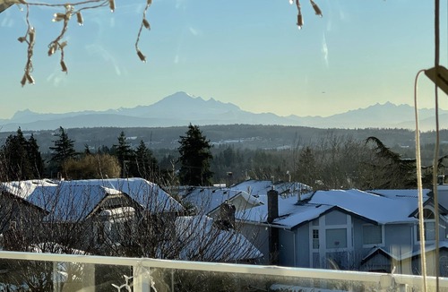 White Rock House | Ocean View & Mount Baker 5 min from the beach! Canada longest pier, restaurant