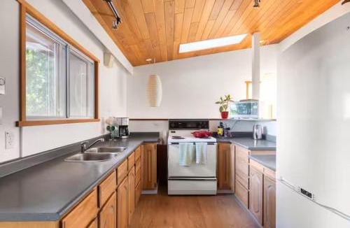 Salt Spring Island House | Ocean Vista In the Woods on Saltspring Island