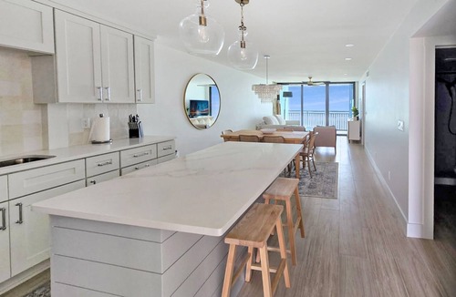Hutchinson Island South Condo | Oceanfront 2BR/2BA Condo w/Private Balcony & Heated Pools on Hutchinson Island!