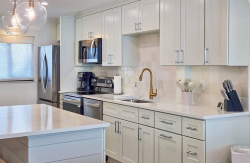 Hutchinson Island South Condo | Oceanfront 2BR/2BA Condo w/Private Balcony & Heated Pools on Hutchinson Island!