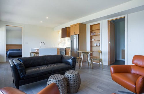 Juan de Fuca Electoral Area Condo | Oceanfront/3bed/3bath 2 adjacent suites/private hottub/stairs to ocean deck