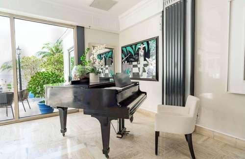 Galt Mile Condo | Oceanfront Condo at Ocean Manor, beachfront w/kitchenette