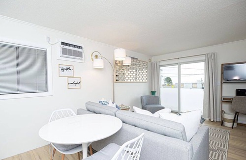 Hampton Condo | Oceanfront condo for two