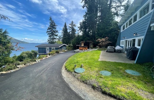 Cobble Hill Cottage | Oceanfront Cottage with Hot Tub close to Wineries
