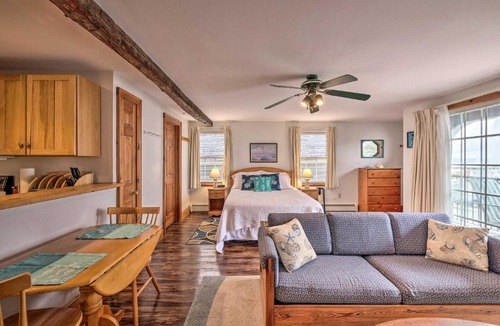 Lincolnville Apartment | Oceanfront Lincolnville Studio with Private Balcony!