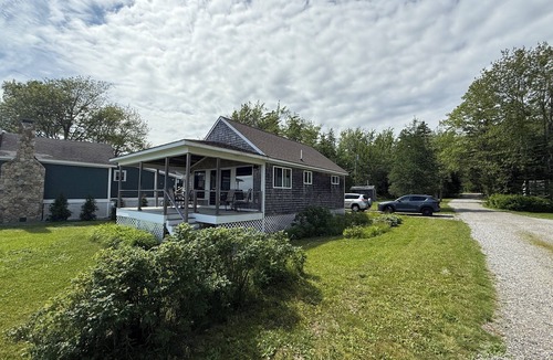 Owls Head Cottage | Oceanfront Maine Cottage, Private Shoreline, Sunset Views, Near Lighthouse.