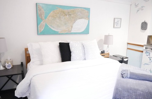 Sooke Hotel | Oceanfront Studio Suite: Private Boardwalk, Beach Access, & Free Kayaks!