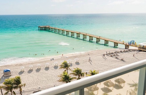 Sunny Isles Beach Resort | Oceanfront Suite at Resort