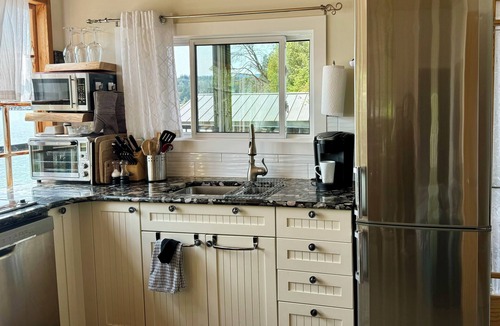 Mill Bay House | Oceanfront Tiny-house on 2 Wooded Acres! TWO WEEKS FREE with 2-week rental!