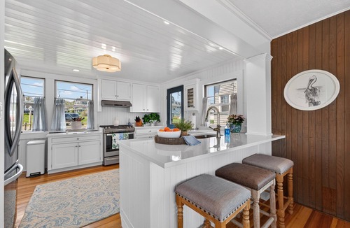 Greenbush House | Oceanfront with Views! Sleeps 10, Central AC!