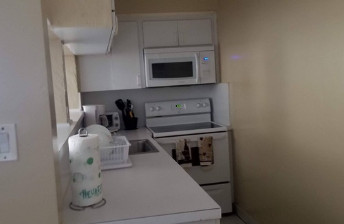 Hollywood Condo | Oceanview Condo with Pool – Right on the Hollywood Beach Boardwalk!