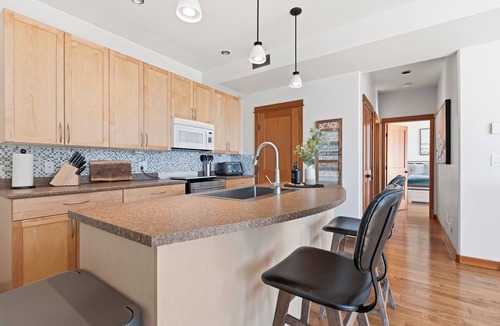 Ucluelet Apartment | Oceanview Suite by Lighthouse! The Bell & Whistle