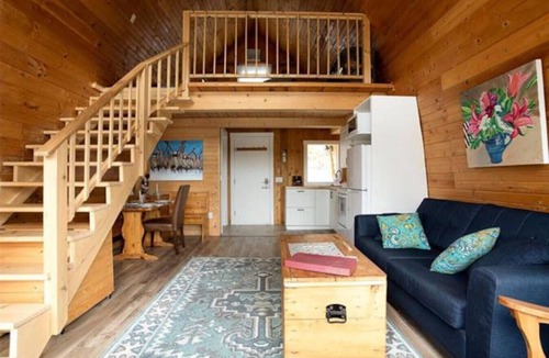 Idabel Lake Cabin | October Sky - Cabin on the Lake! Near Big White 35 mins to Kelowna