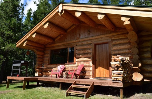 Jasper Cabin | Off-Grid Escape, Log Cabin, Secluded Deep in the Wild near Rock Lake!
