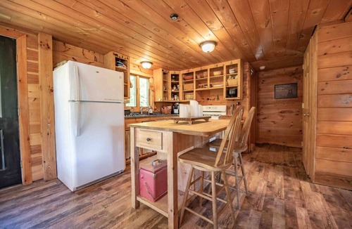 Canaan Cabin | Off-Grid Adventure Cabin | Peakaboo Mountain Views