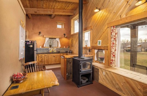 Spearfish Cottage | Off-Grid Cottage at Granny Flats