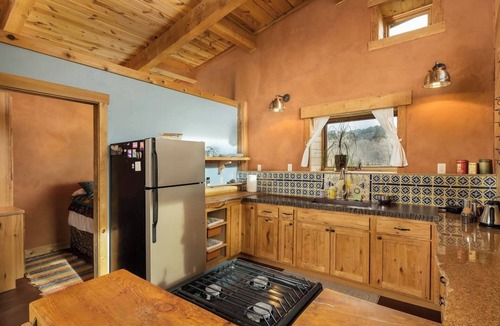 Spearfish Cottage | Off-Grid Cottage at Granny Flats