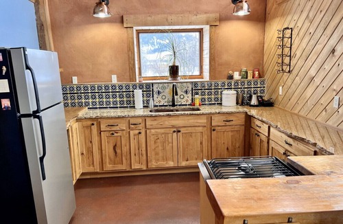 Spearfish Cottage | Off-Grid Cottage at Granny Flats